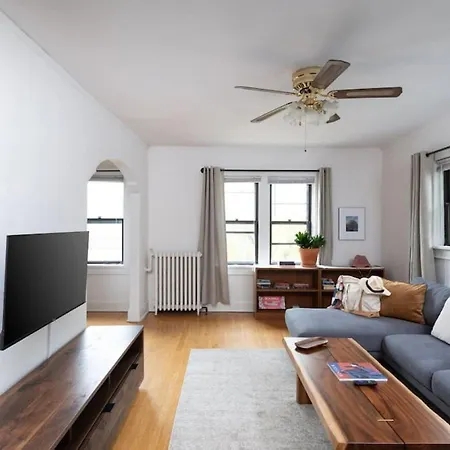 Sunny East Side Vintage 2Br Apartment